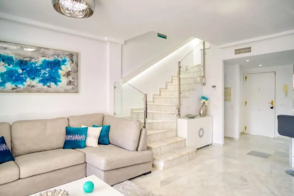Marbella Luxury Home With Games Room & Sea Views إسبانيا