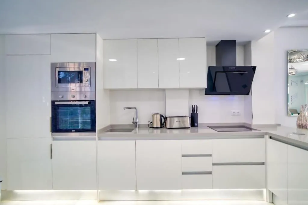 Marbella Luxury Home With Games Room & Sea Views 0*,  إسبانيا