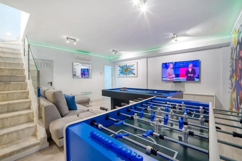 Marbella Luxury Home With Games Room & Sea Views إسبانيا