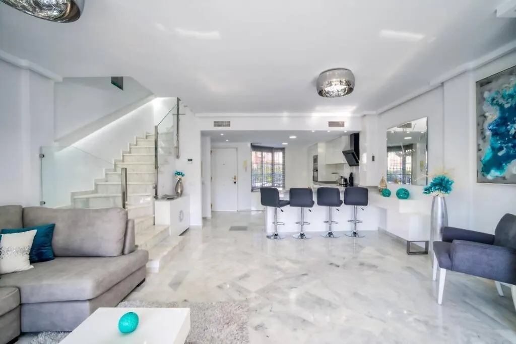 بيت للعطل Marbella Luxury Home With Games Room & Sea Views إسبانيا